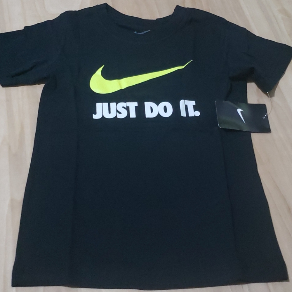 🦔 3/$15 🦔 Boys Nike Tee